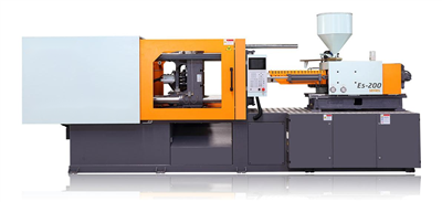 Macchina per lo stampaggio ad iniezione